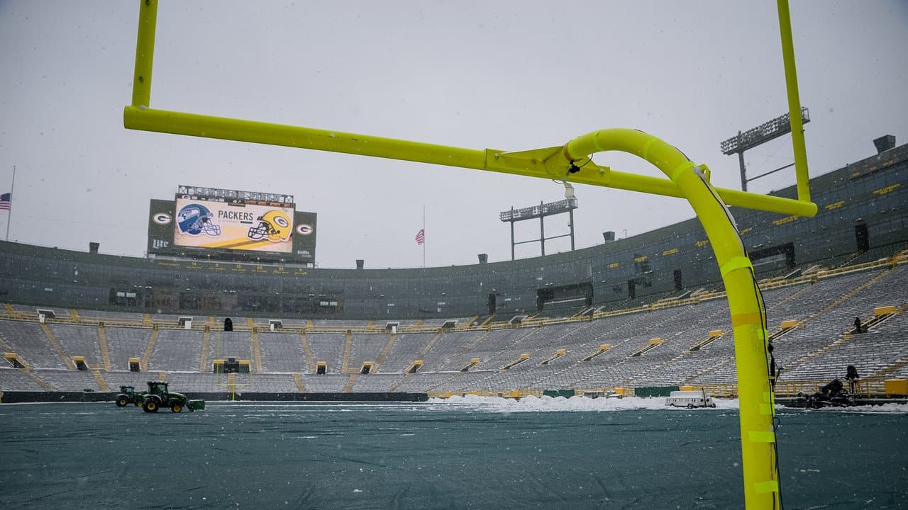 Snow at Lambeau Field