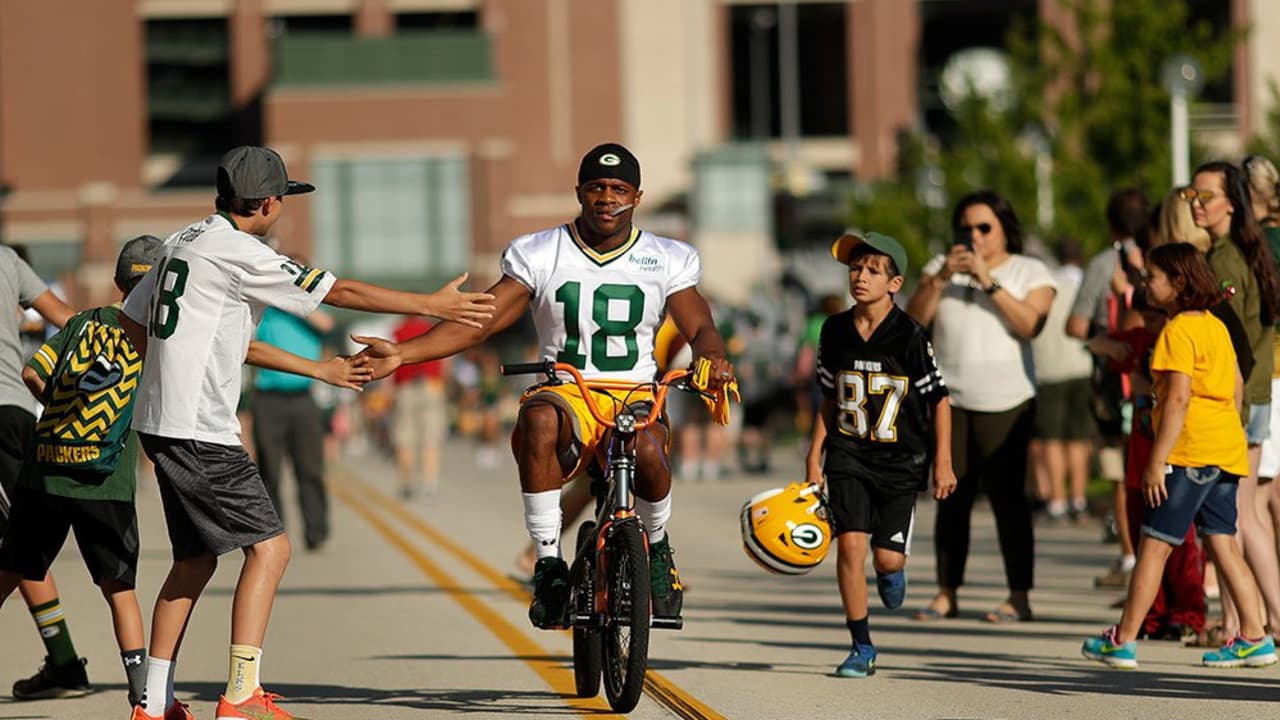 The tradition continues, Packers ride bikes to practice