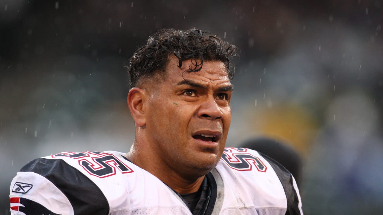 Junior Seau Enters Pro Football Hall of Fame