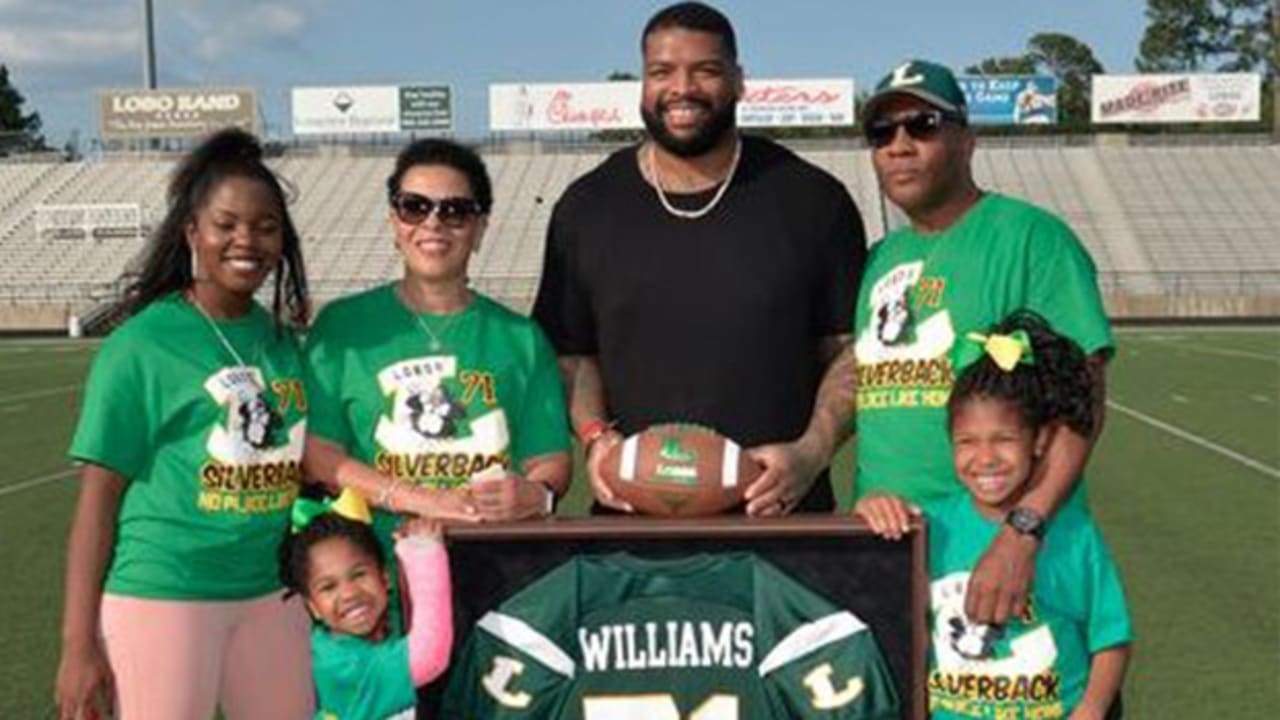 Trent Williams Has His Number Retired At Longview High School