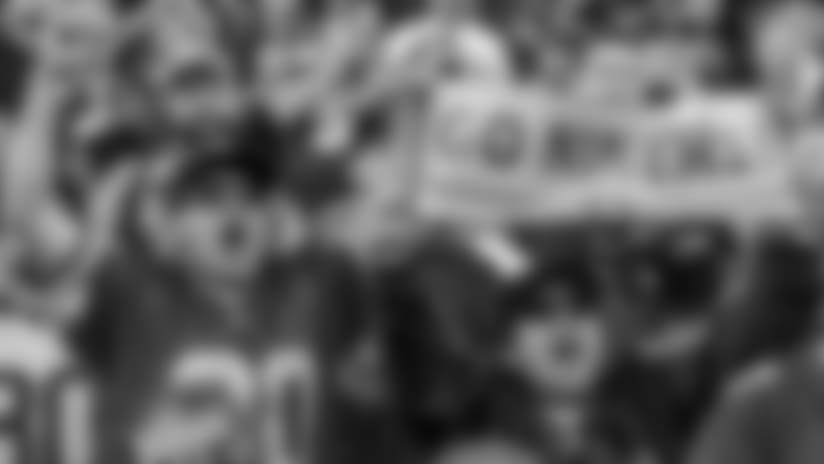 092117-FAN-CHEERING-TB 092117-FAN-CHEERING-TB