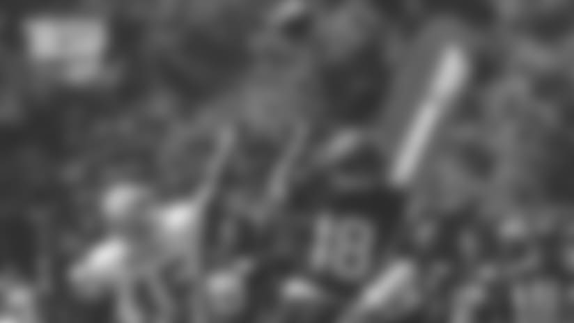Camp Highlight: Tarvarius Moore's Leaping Pass Breakup