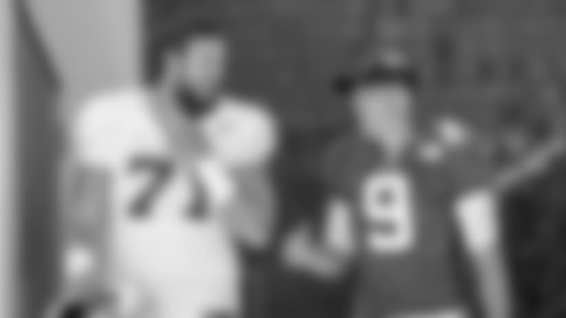 OL John Theus and K Robbie Gould OL John Theus and K Robbie Gould