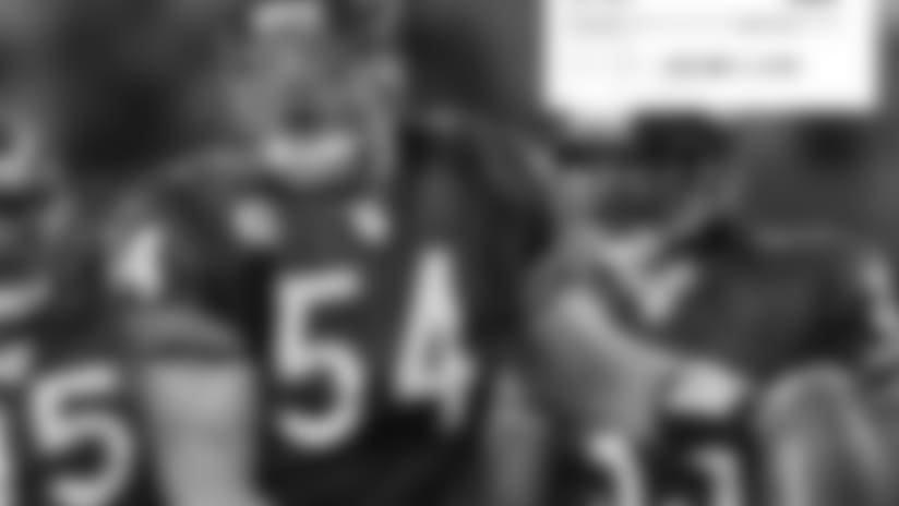 Current, former Bears among many to congratulate Urlacher via Twitter