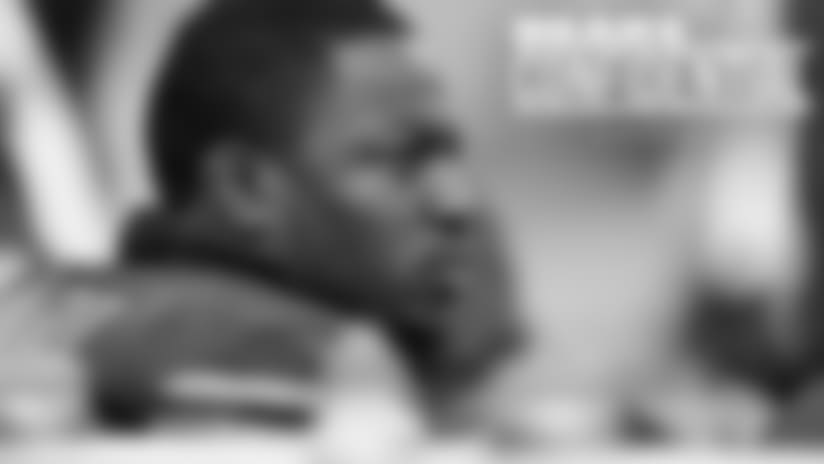 Confidential: Howard looking up to Payton, Sayers