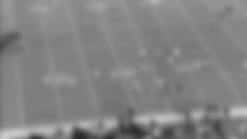 Giovani Bernard shifts in the backfield for 25 yards