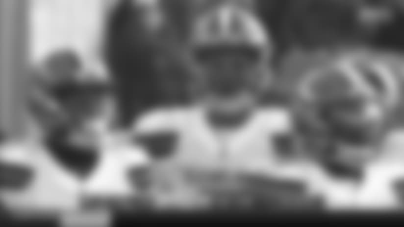Cleveland Browns QB DeShone Kizer scrambles for first down