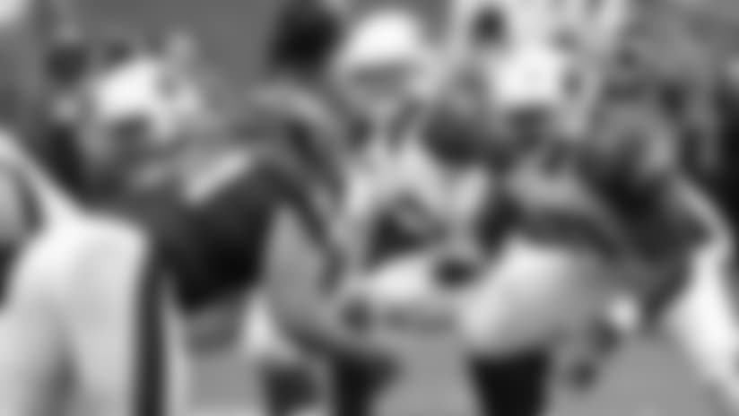 Línea Ofensiva Debe Asistir A Adrian Peterson