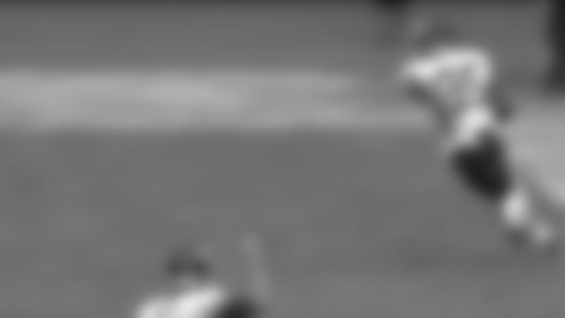 Charcandrick West pulls in a 4-yard TD pass