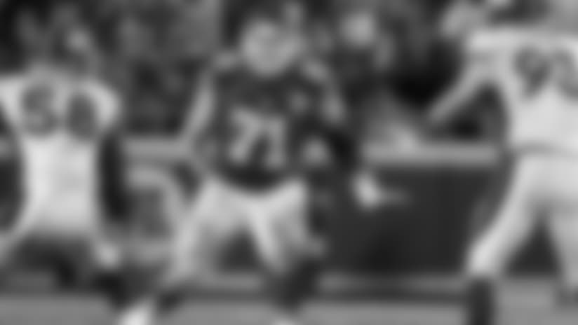 Schwartz creates space for Kelce to run