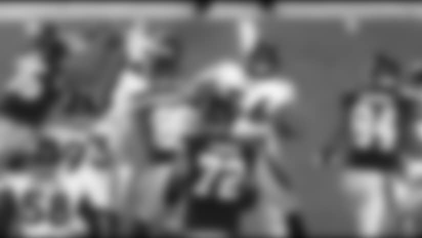 Charcandrick West throws a wicked stiff arm on 7-yard run