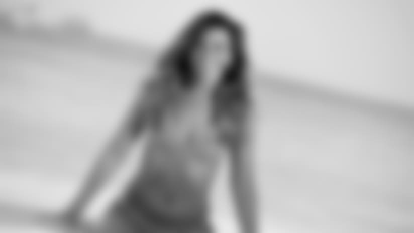 Cheerleader of the Week: LORI (Swim)