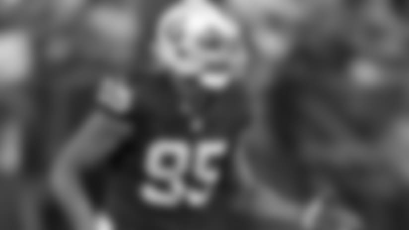 Cowboys canjean a Ryan Switzer por el tackle defensivo de los Raiders Jihad Ward