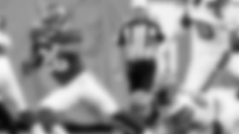 Saquon goes 39 yards on his first rush as a Giant