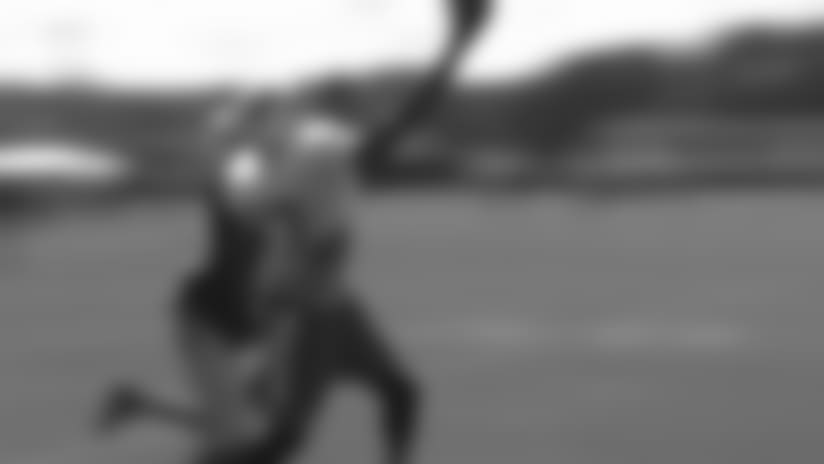 Top Play: Peake with the One-Handed Grab