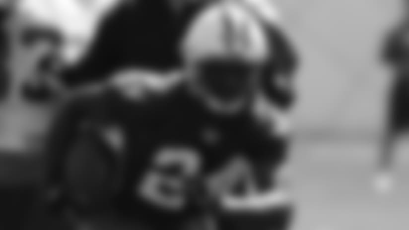 RevisRookieMinicamp-Revis-Thumb-Rookie-072816.jpg
