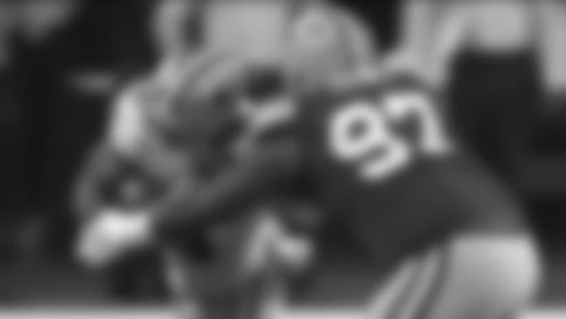 Packers DT Clark stops RB Elliott in the backfield