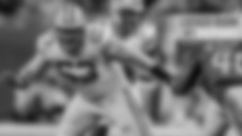 Corey Linsley's extension helps keep O-line intact