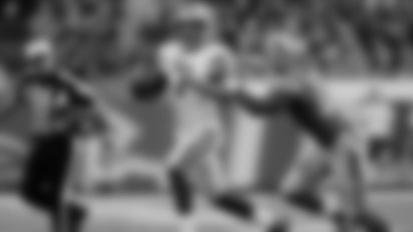 Packers QB Hundley hits WR Davis for 29-yard gain