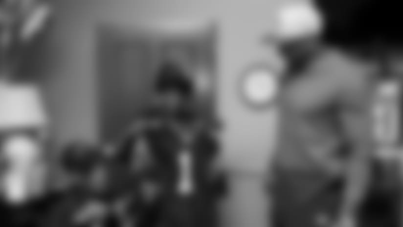 Watch: Thomas Davis surprises the Smiths