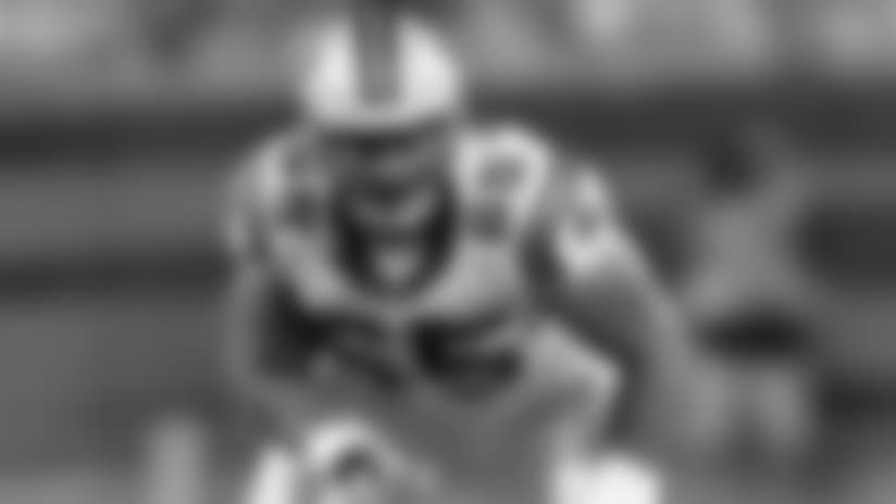 Panthers re-sign Amini Silatolu