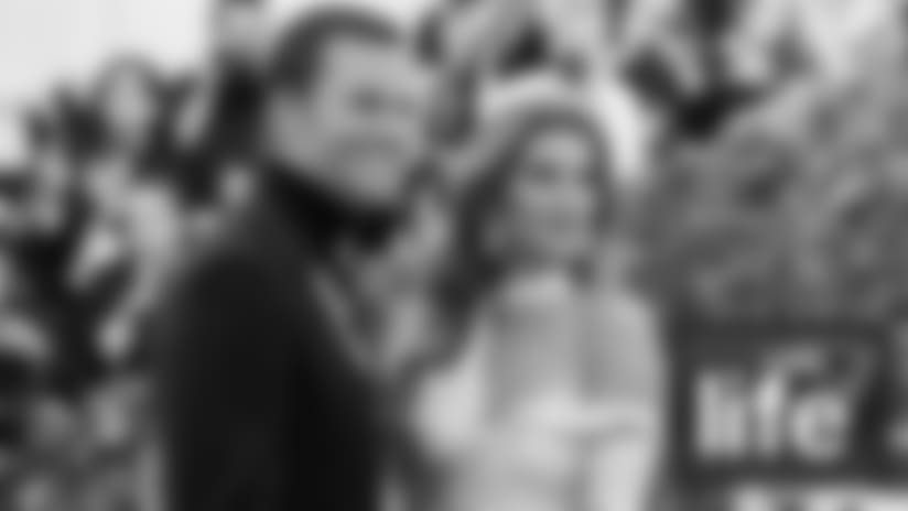 Robert Kraft, Tom Brady, Gisele walk red carpet at Met Gala