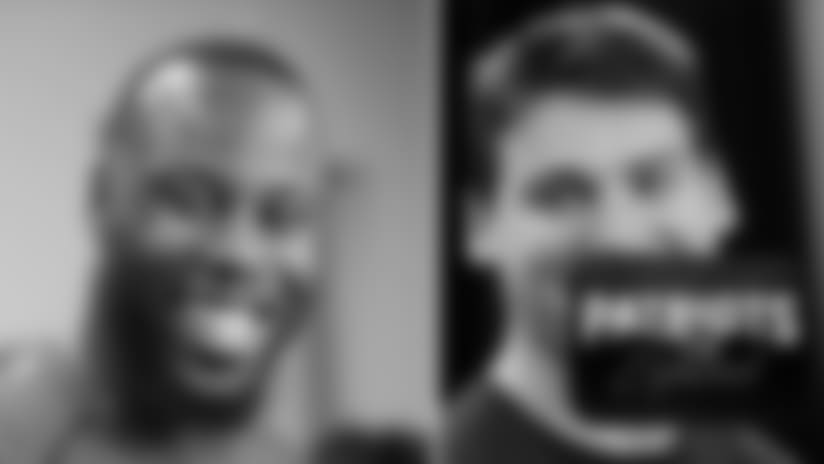 James White y Troy Niklas hablan con la prensa