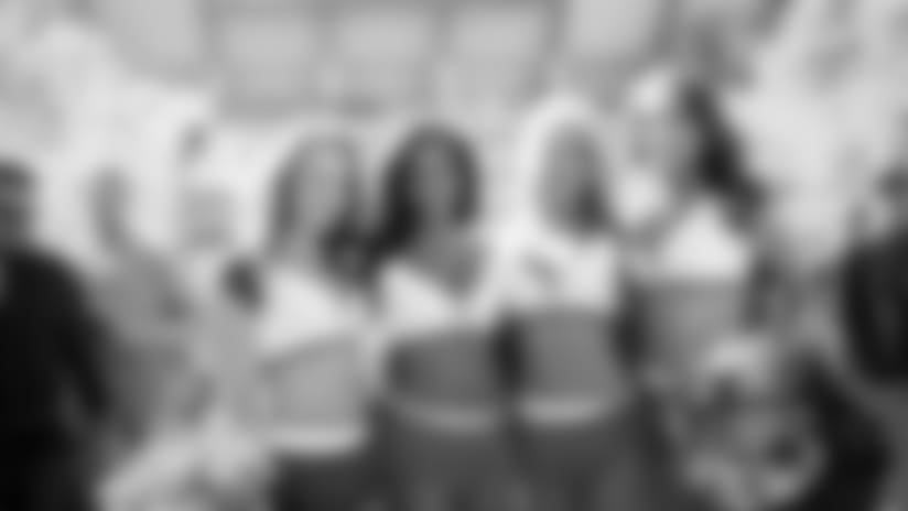 Ravens Cheerleaders: Ravens vs. Steelers