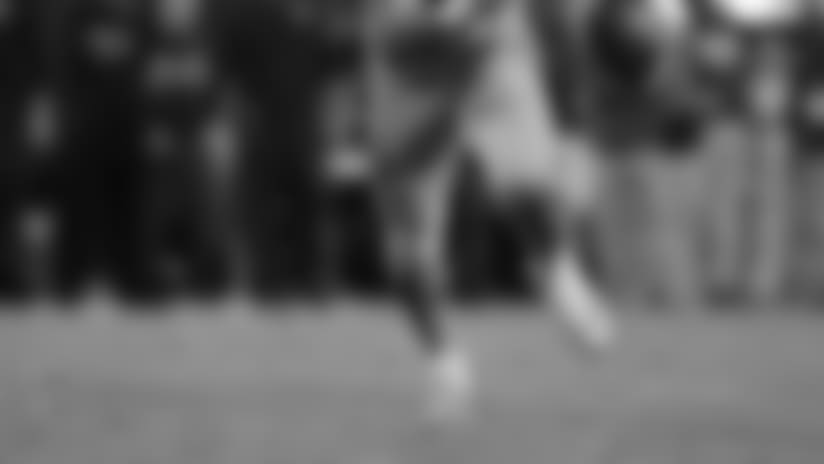 Photo Flashback: Marcus Mariota's 23-yard TD Run on TNF