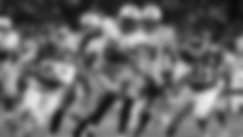Derrick Henry Blasts by Chiefs Defenders for 35-yard TD