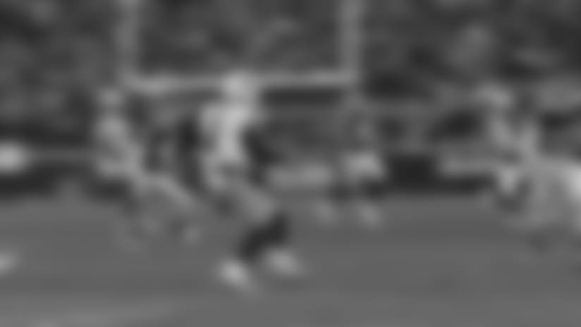 Marcus Mariota Scrambles for 12 Yards