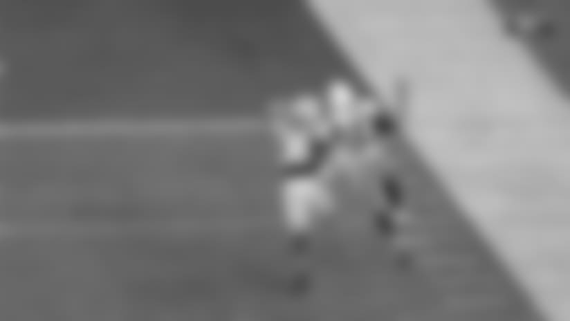 Taywan Taylor Climbs Ladder for Reception