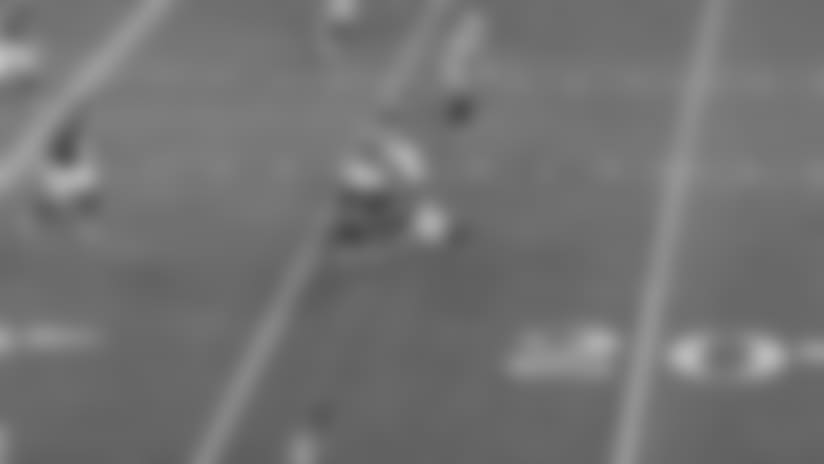 Marcus Mariota Converts Third Down to Jonnu Smith