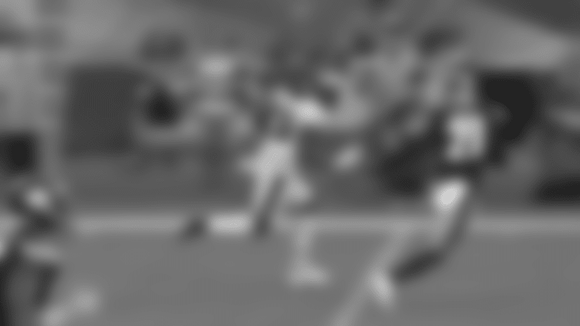Jay Ajayi Runs Out Of Shoe During Punishing Run