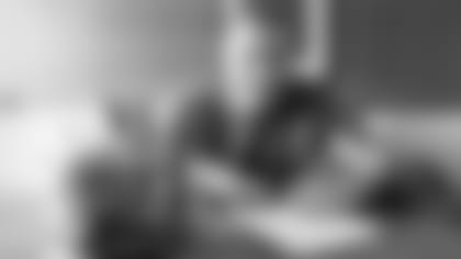 E_MK2_1815-donahue-story.jpg