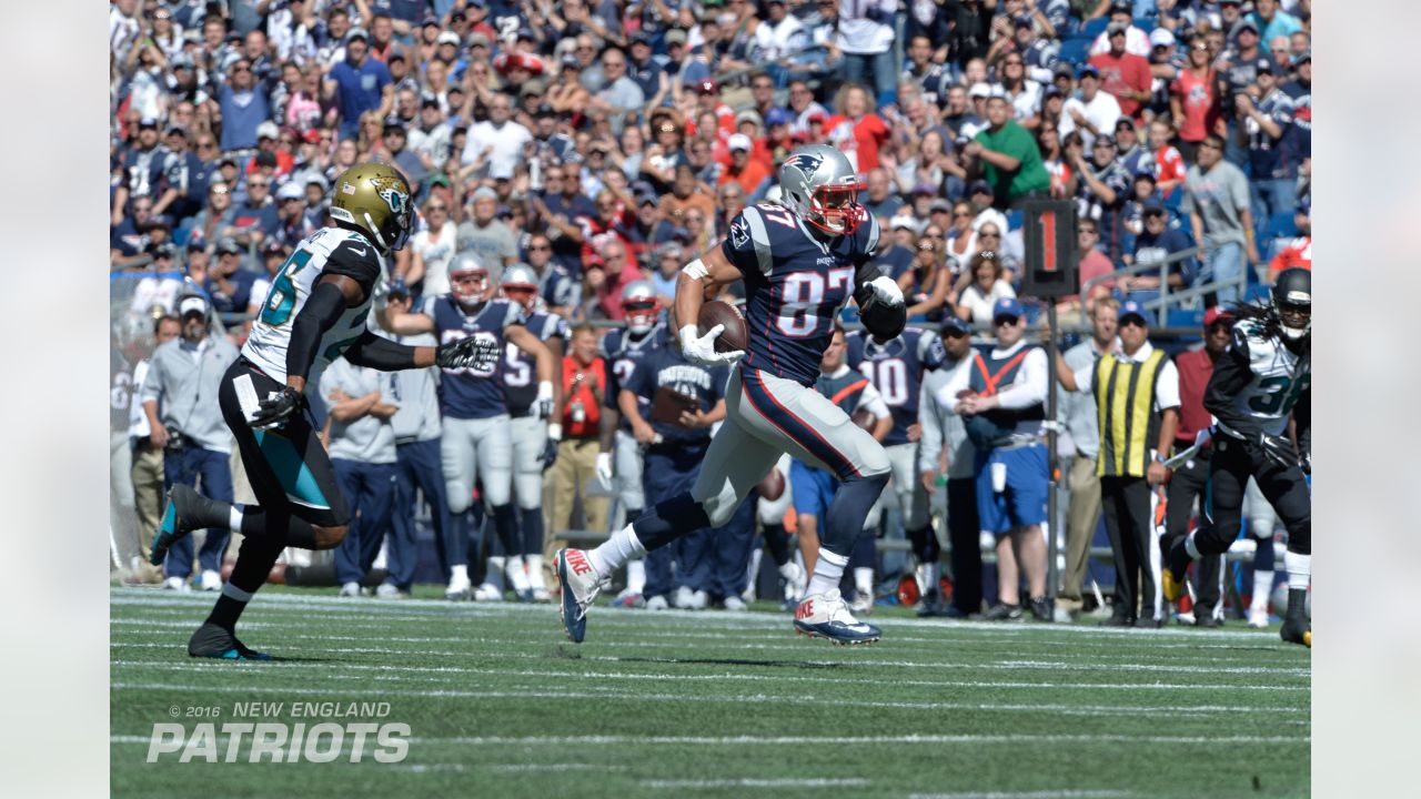 December 27, 2015, New England Patriots tight end Rob Gronkowski (87) in  action prior to the NFL game between the New England Patriots and the New  York Jets at MetLife Stadium in