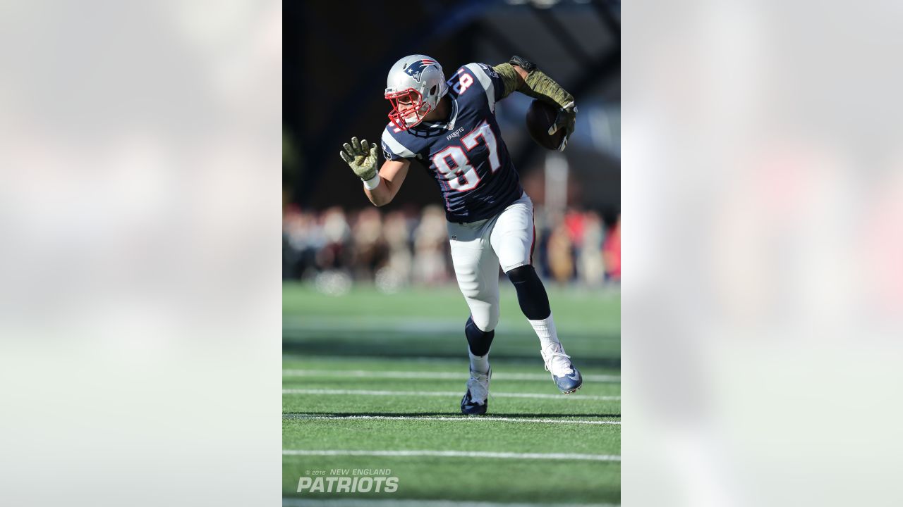 December 27, 2015, New England Patriots tight end Rob Gronkowski (87) in  action prior to the NFL game between the New England Patriots and the New  York Jets at MetLife Stadium in