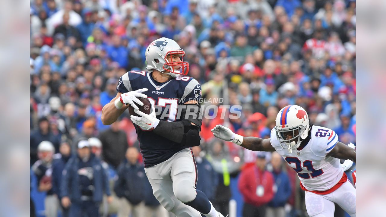 Brady throws 4 TDs in Patriots 41-25 win over Buffalo Bills