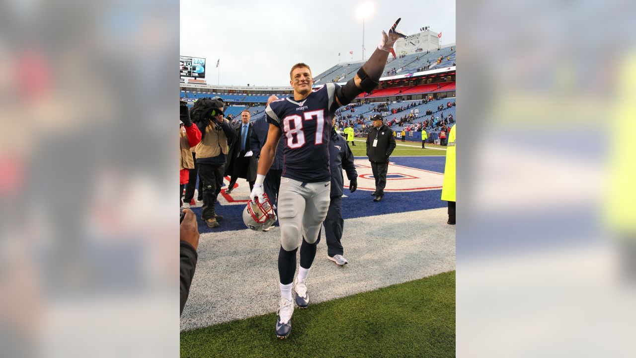 Brady throws 4 TDs in Patriots 41-25 win over Buffalo Bills