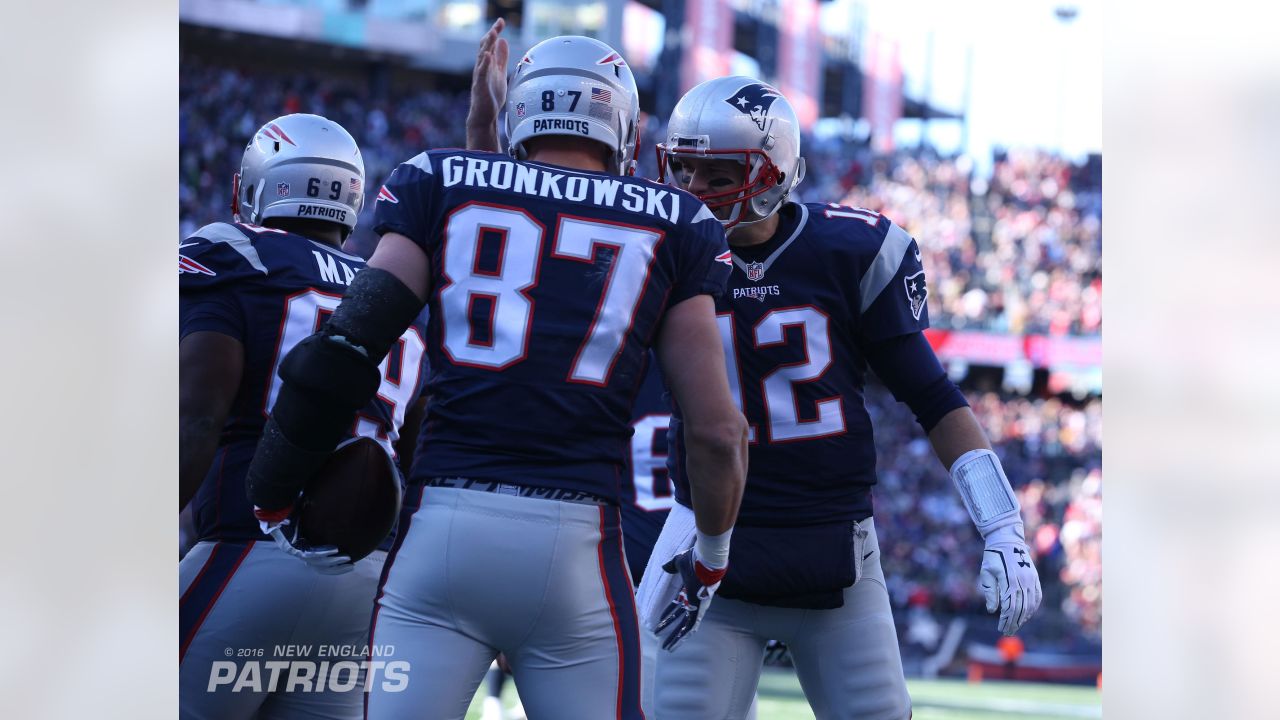 December 27, 2015, New England Patriots tight end Rob Gronkowski (87) in  action prior to the NFL game between the New England Patriots and the New  York Jets at MetLife Stadium in