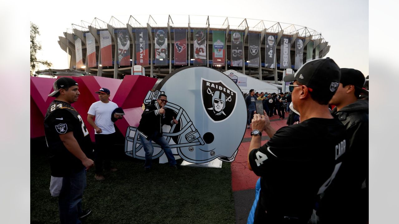 Raiders outlast Texans 27-20 in Mexico City, secure first place in AFC West