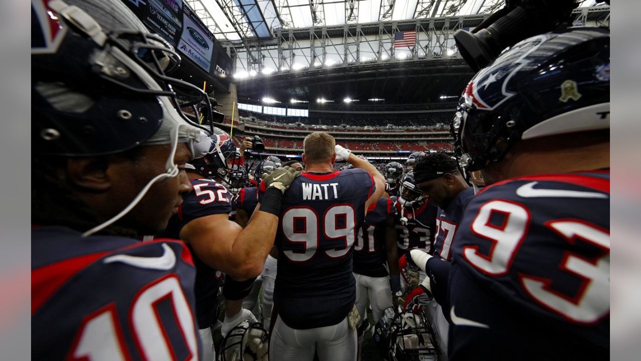 Breakfast J J Watt Surprises Chicharito Mexico