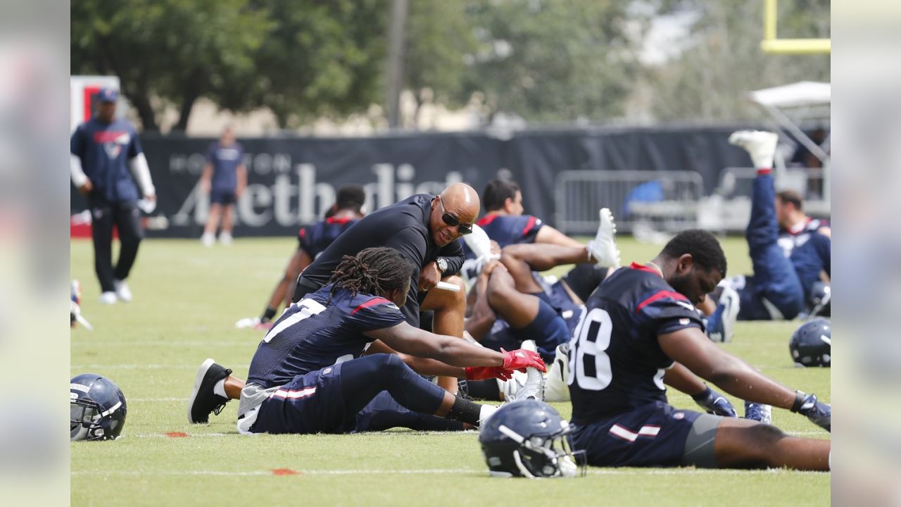 Drew Dougherty on Twitter: “Thinking about football.”-DB Jalen