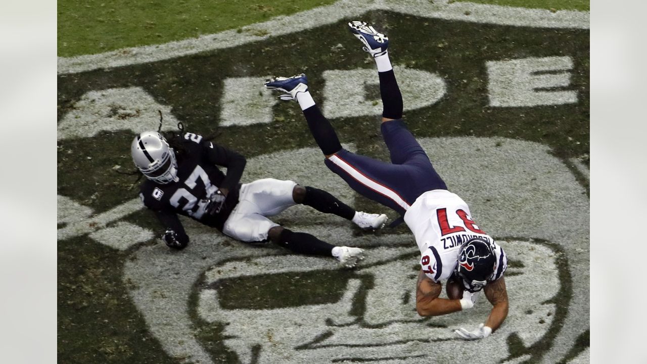 Raiders Beat Texans, 27-20, In Monday Night NFL Game In Mexico