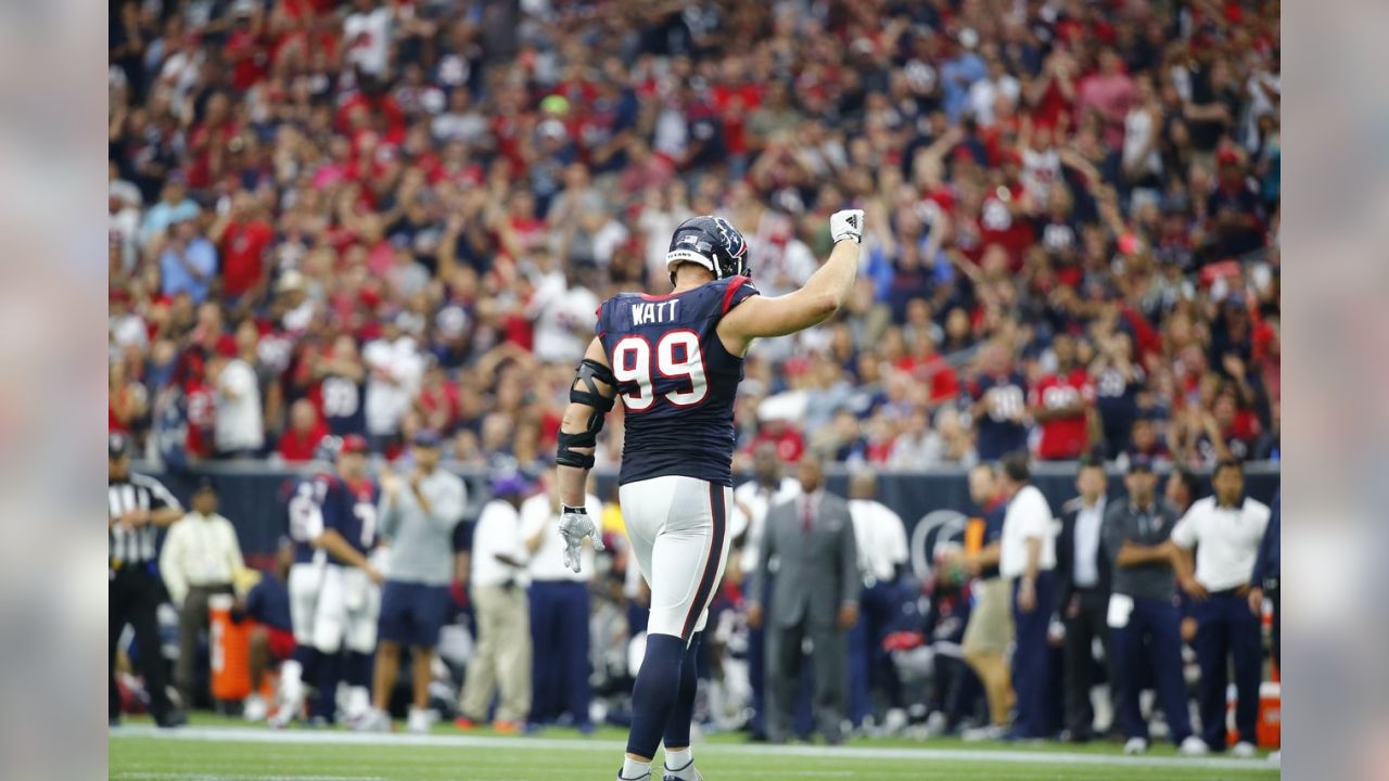 Breakfast J J Watt Surprises Chicharito Mexico