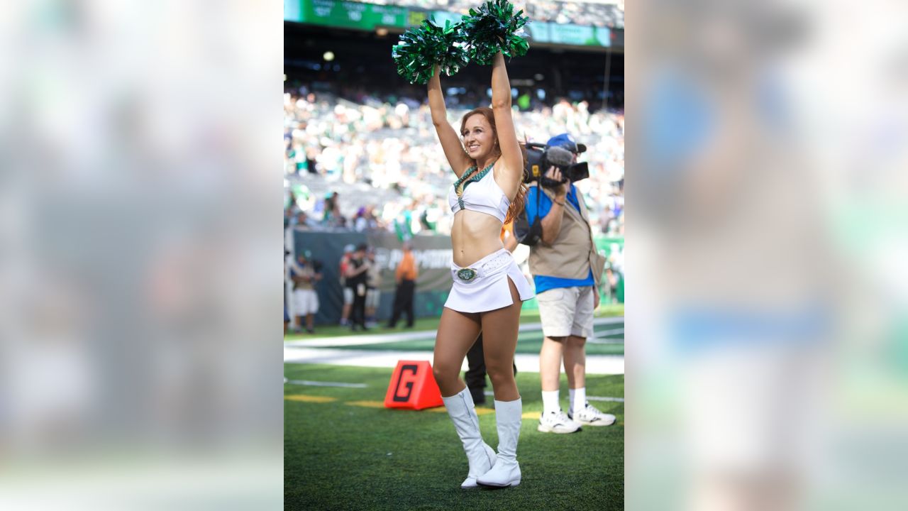 Gallery  Top Photos of Jets Flight Crew Member Sam at the 2022 Pro Bowl