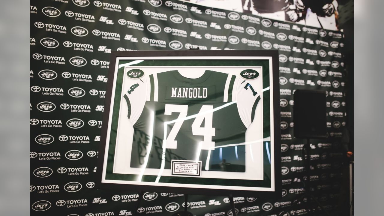 Nick Mangold retires on one-day contract with Jets