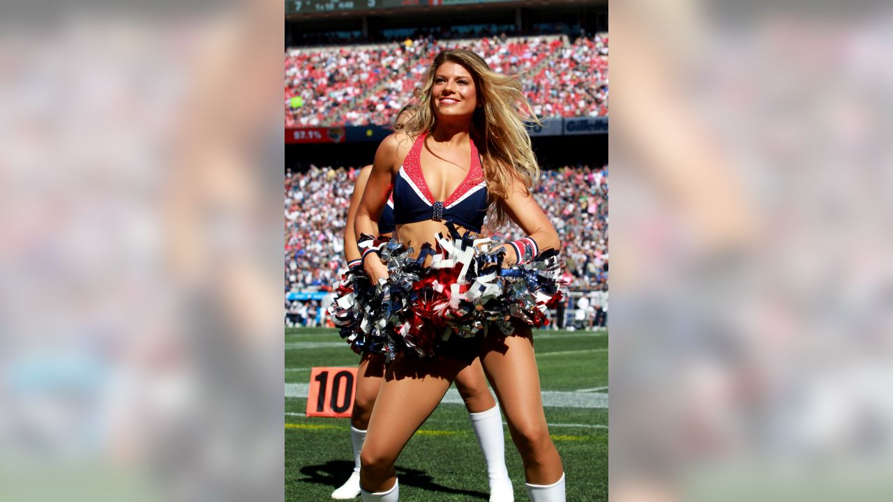 Patriots Cheerleaders on X: Karen and Maddy enjoyed meeting fans at  Patriots Premiere, held to raise funds for families in need in New England.   / X