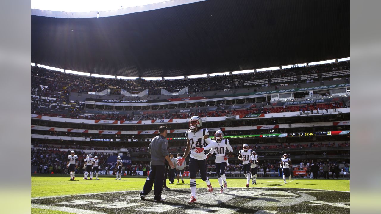 Estadio Azteca turf issues plague Chiefs-Chargers a year after NFL