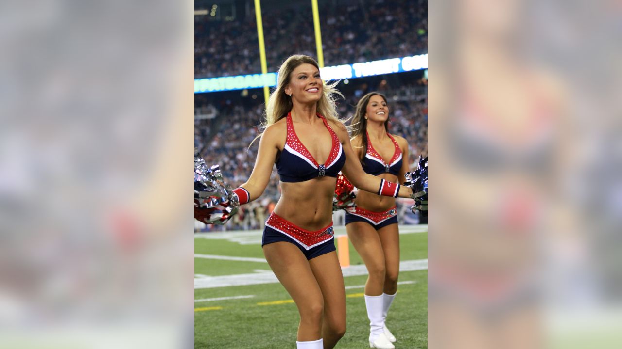 Patriots Cheerleaders on X: Karen and Maddy enjoyed meeting fans at  Patriots Premiere, held to raise funds for families in need in New England.   / X